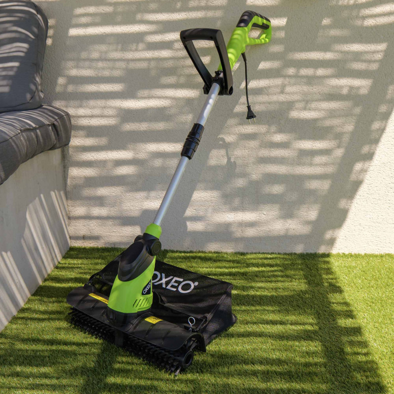 Brosse motorisée nettoyage gazon synthétique - 300W - largeur de travail 44cm - Balai pour Gazon Artificiel - Sac collecteur 10L