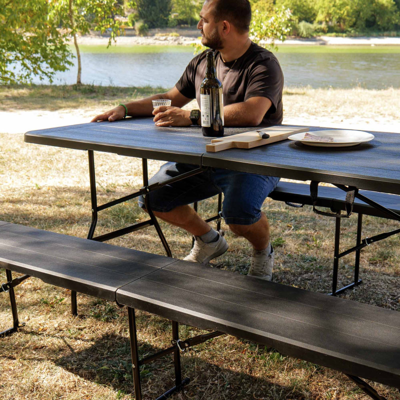 Ensemble table et bancs noirs effet bois - Long 180 cm - 8 Personnes - Poignée de transport - Table pliante et 2 bancs pliants