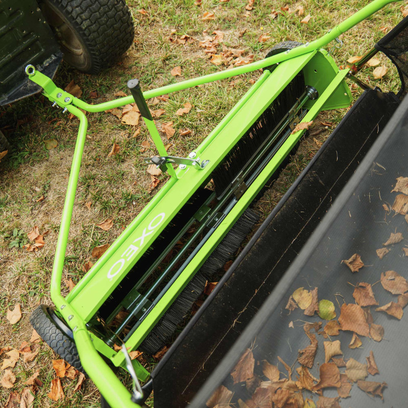 Balayeuse à gazon à tracter - Largeur de travail 97 cm - 340 L - Balayeuse ramasseuse tractée - Corde de Déversement - 4 brosses