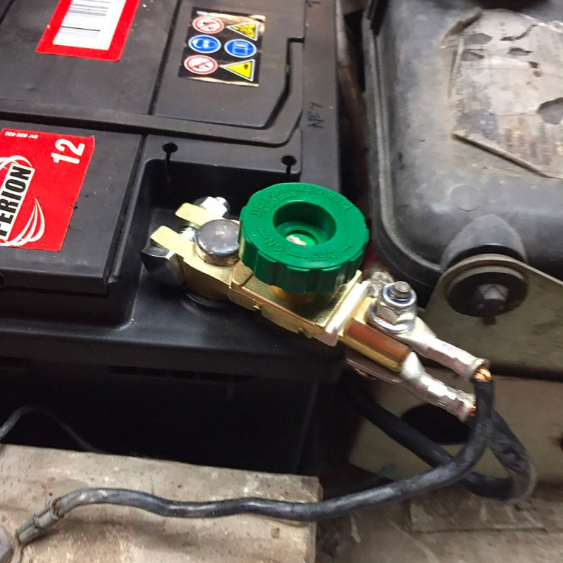 Coupe batterie fonction antivol avec fusible