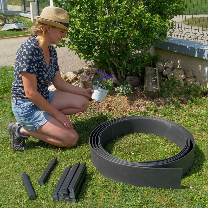 Bordurette de jardin Semi rigide noire - Hauteur 14cm - 12 mètres  - Flexible - bordure de gazon avec 12 piquets de fixation